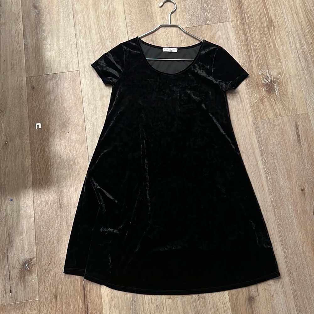 Socialite Black Velvet Mini Dress XS – Short Sleeve, A-Line, Holiday/Going Out